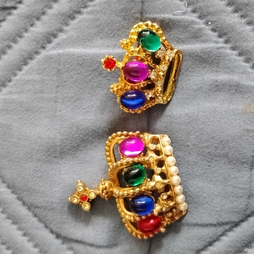 Cute Crown Jeweled Brooches - Picture 2 of 4